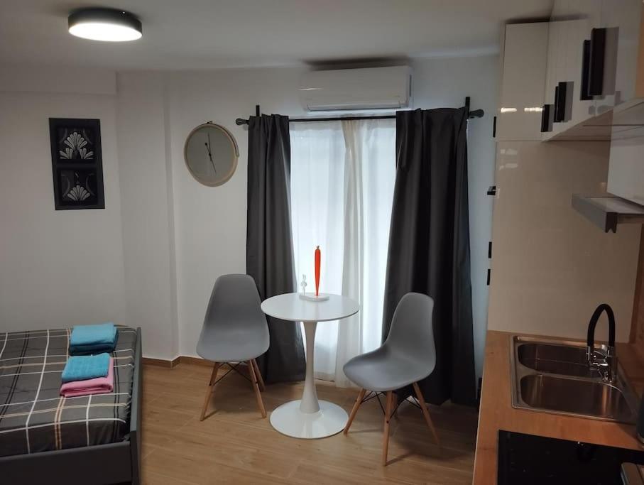 Nektar Cosy Apartment In City Centre Atene Esterno foto